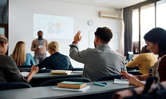 Formation initiale vs formation continue : Comprendre les différences pour mieux choisir